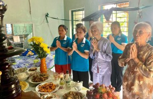 Bữa cơm tưởng nhớ Anh hùng liệt sĩ tại nhà Mẹ Việt Nam Anh hùng Nguyễn Thị Tám