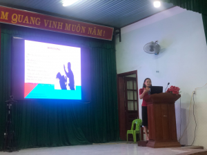 Chị Nguyễn Thị Thủy   Trưởng Ban xây dựng tổ chức Hội LHPN tỉnh báo cáo chuyên đề