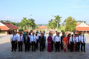 Quang cảnh buổi Lễ dâng hương, dâng hoa nhân kỷ niệm 87 ngày thành lập Chi bộ Hồng Lĩnh