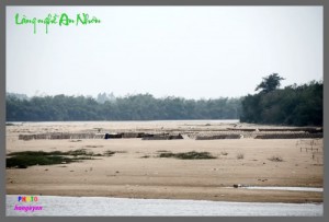 Bãi cát sông Côn của làng nghề bún khô-bánh tráng An Thái.