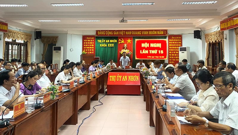 Quang canh hoi nghi thu 15 Thị ủy