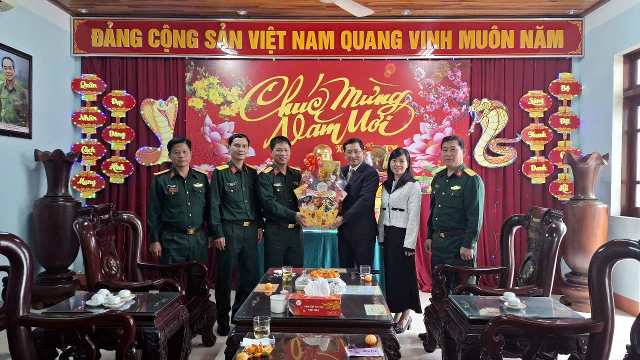 Bí thư Thị ủy An Nhơn thăm tặng quà chúc tết các cơ quan đơn vị và gia đình chính sách tiêu biểu trên địa bàn thị xã