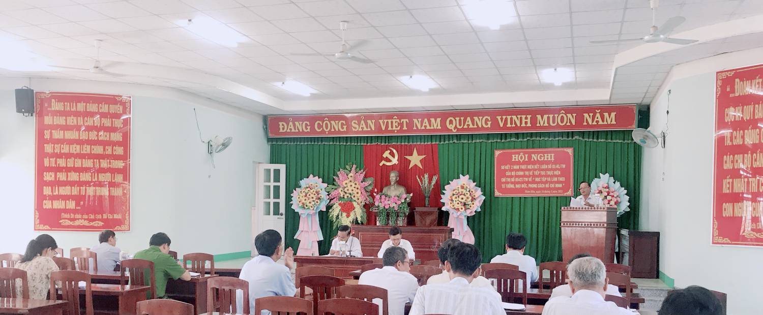 Quang canh Hoi nghi sơ kết 2 năm thực hiện Kết luận số 01 của Bộ chính trị về tiếp tục thực hiện Chỉ thị số 05 của Bộ Chính trị